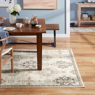 TOWN & COUNTRY EVERYDAY Avani Cottagecore Medallion Everwash Washable Non-Slip Backing Area Rug