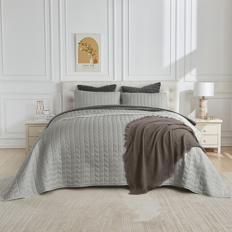 Wonderful Jacquard Quilt Set 3-Piece for All Seasons