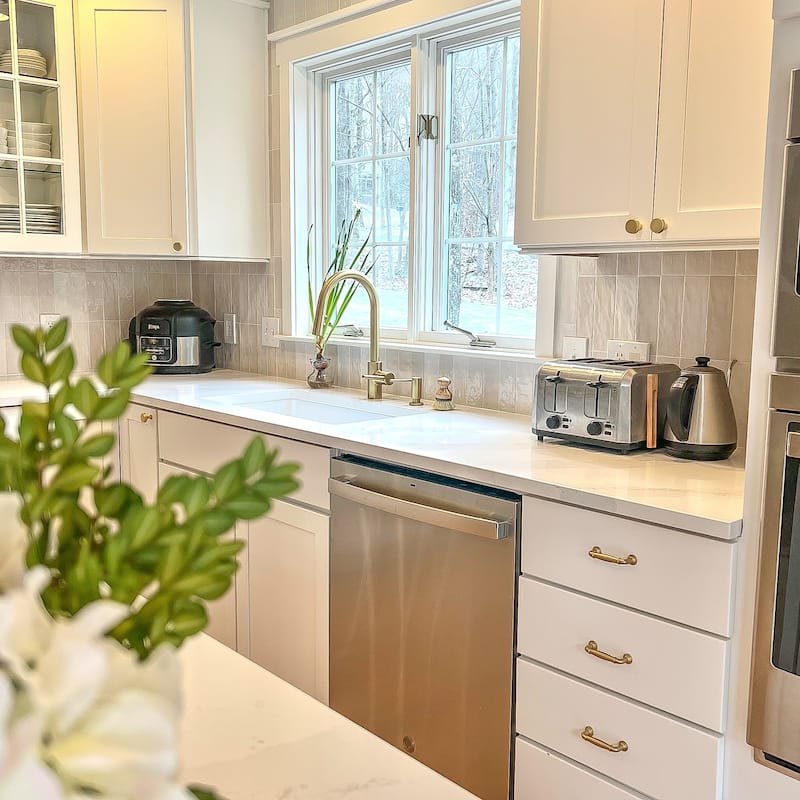Eden Crisp White Fireclay 31" Single Bowl Undermount Kitchen Sink and Drain - 31.25 x 18 x 8.5