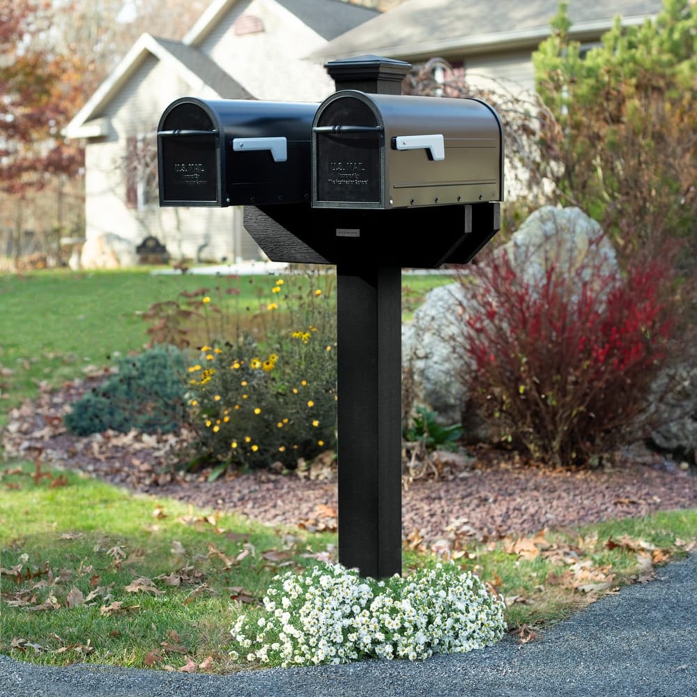 HIGHWOOD Hazelton Double-Sided Mailbox Post