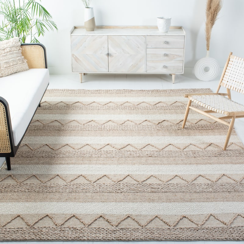 SAFAVIEH Handmade Natura Zoila Wool Rug