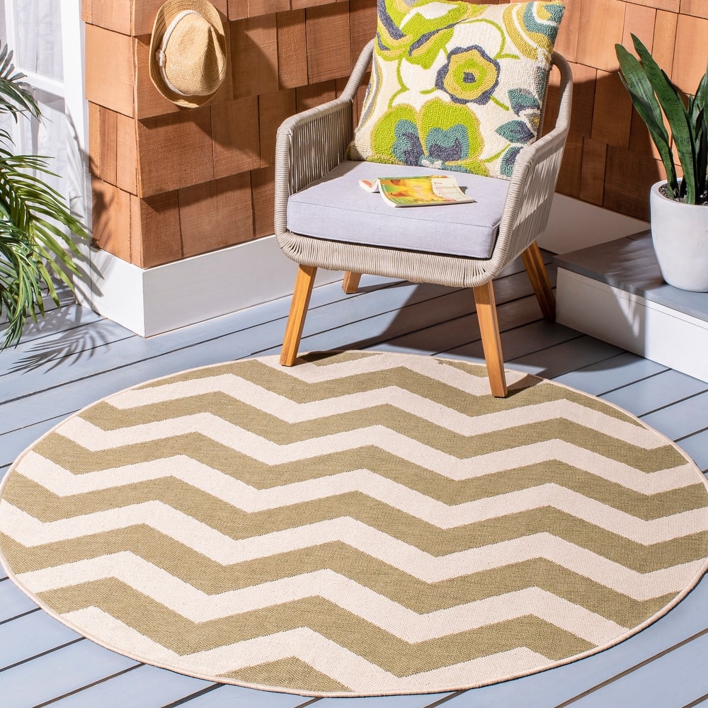 SAFAVIEH Courtyard Merlene Chevron Indoor/ Outdoor Waterproof Patio Backyard Rug