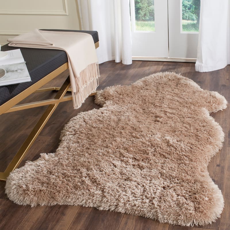 SAFAVIEH Handmade Arctic Shag Guenevere 3-inch Extra Thick Rug - 4' x 6' Scallop - Taupe