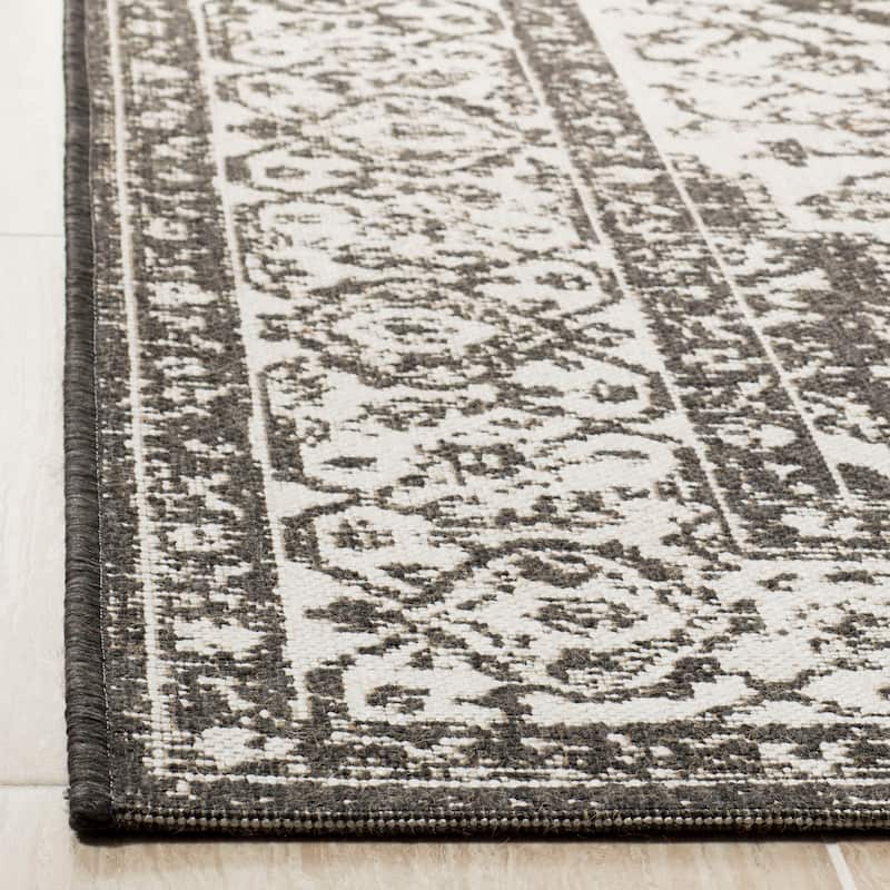 SAFAVIEH Linden Louann Indoor/ Outdoor Waterproof Patio Backyard Rug