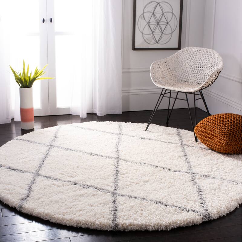 SAFAVIEH Fontana Shag Gurli Trellis 2-inch Thick Rug - 6'7" Round - Cream/Grey