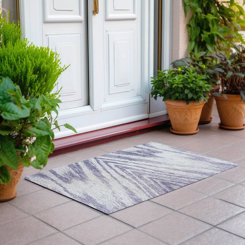 Machine Washable Indoor/ Outdoor Chantille Chevron Modern Rug - Lavender - 1'8" x 2'6"