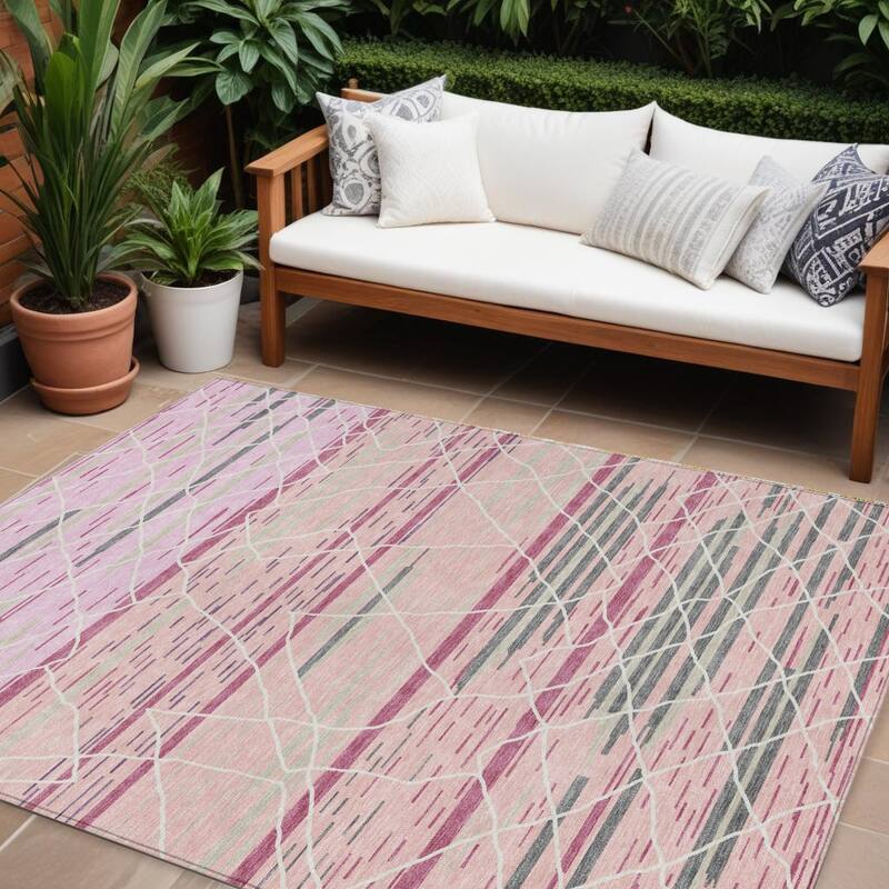 HomeRoots Striped Modern Rectangle Outdoor Rug - 8' X 10'
