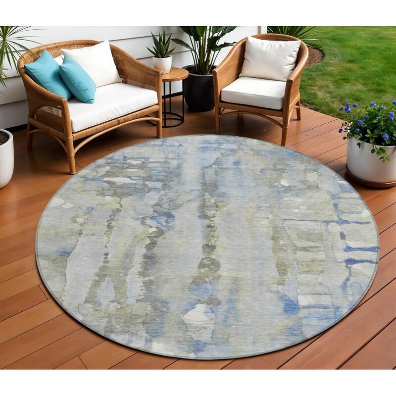 HomeRoots Abstract Transitional Rectangle Outdoor Rug - 8' Round