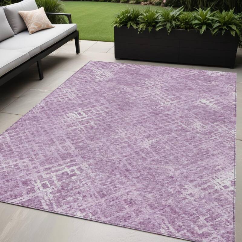 HomeRoots Geometric Transitional Rectangle Outdoor Rug - 5' X 8'