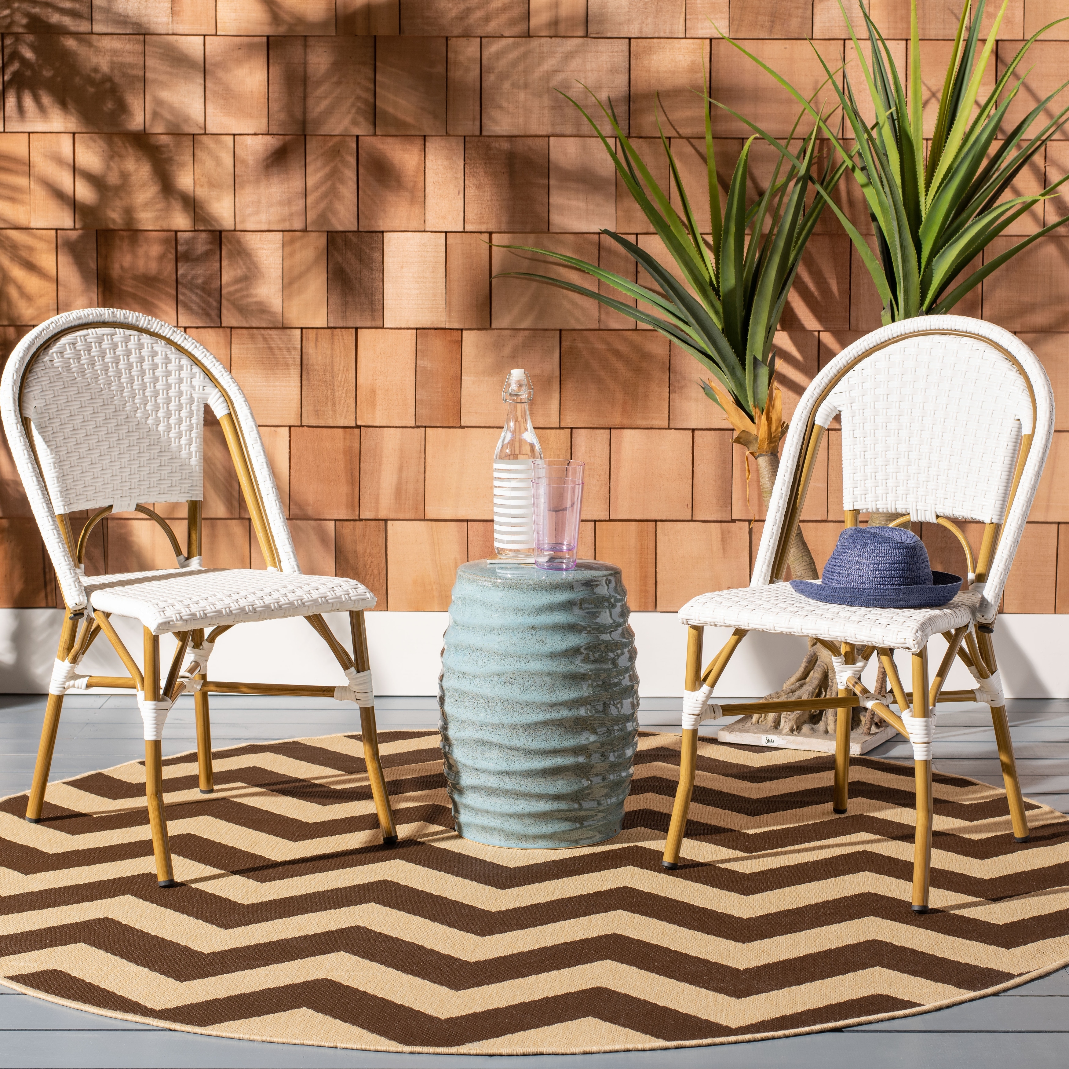 Safavieh outdoor online dining chairs