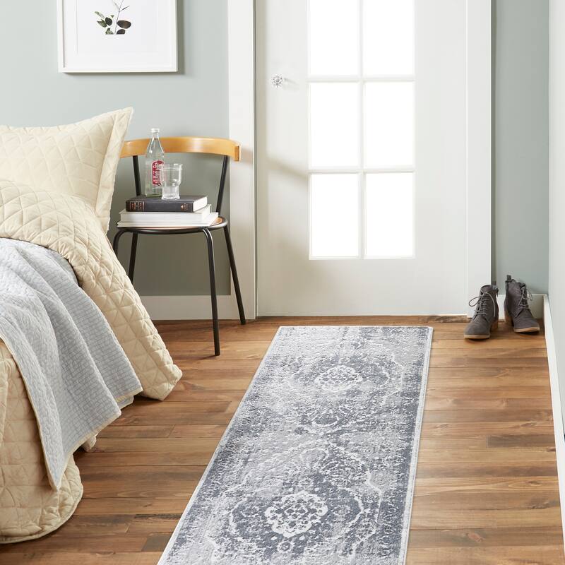 Nicole Miller New York Kenmare Capri Transitional Medallion Area Rug