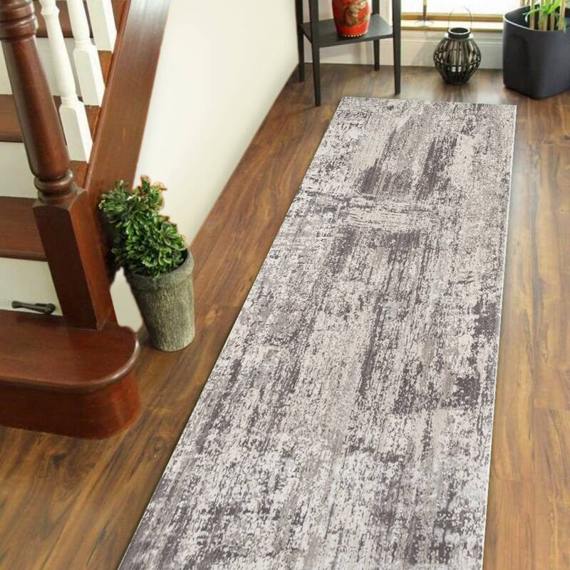 Savannah Carma Silver Polyester Area Rug - 2'6" x 8' Runner