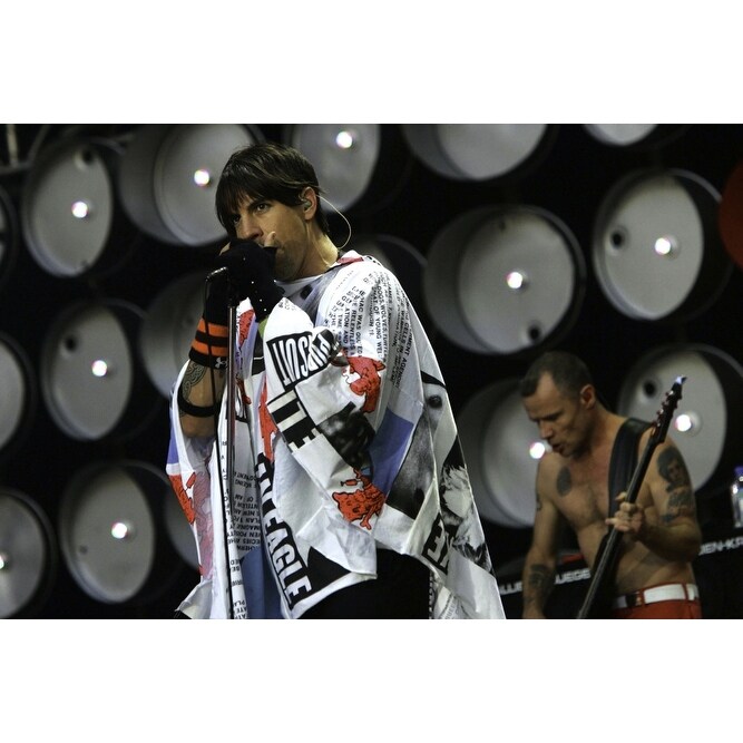 Anthony Kiedis Of The Red Hot Chili Peppers Performing At Live Earth At The Wembley Stadium In London Photo Print Overstock 25375184 Vystoupení rhcp na live earth v londýně 2007. overstock com