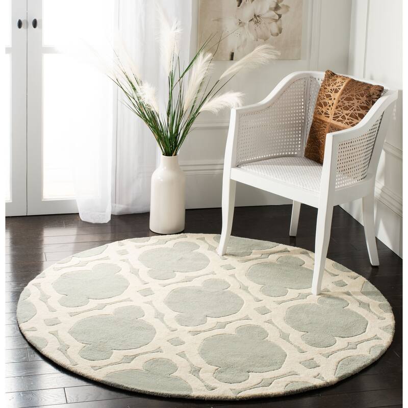 SAFAVIEH Handmade Chatham Naemi Modern Wool Rug - 5' Round - Grey/Ivory