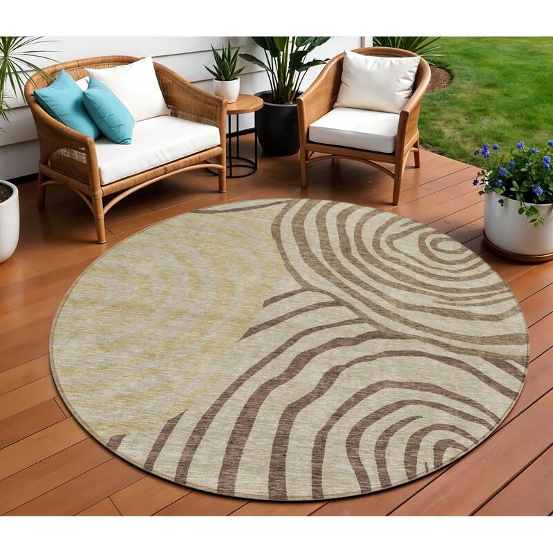 HomeRoots Abstract Transitional Rectangle Outdoor Rug - 8' Round