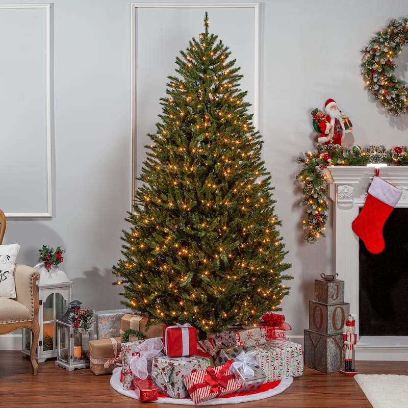 7.5 Foot New England Pine with 800 Clear Lights
