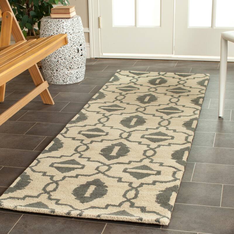 SAFAVIEH Handmade Chatham Patroula Modern Moroccan Wool Rug - 2'3" x 7' Runner - Beige/Grey