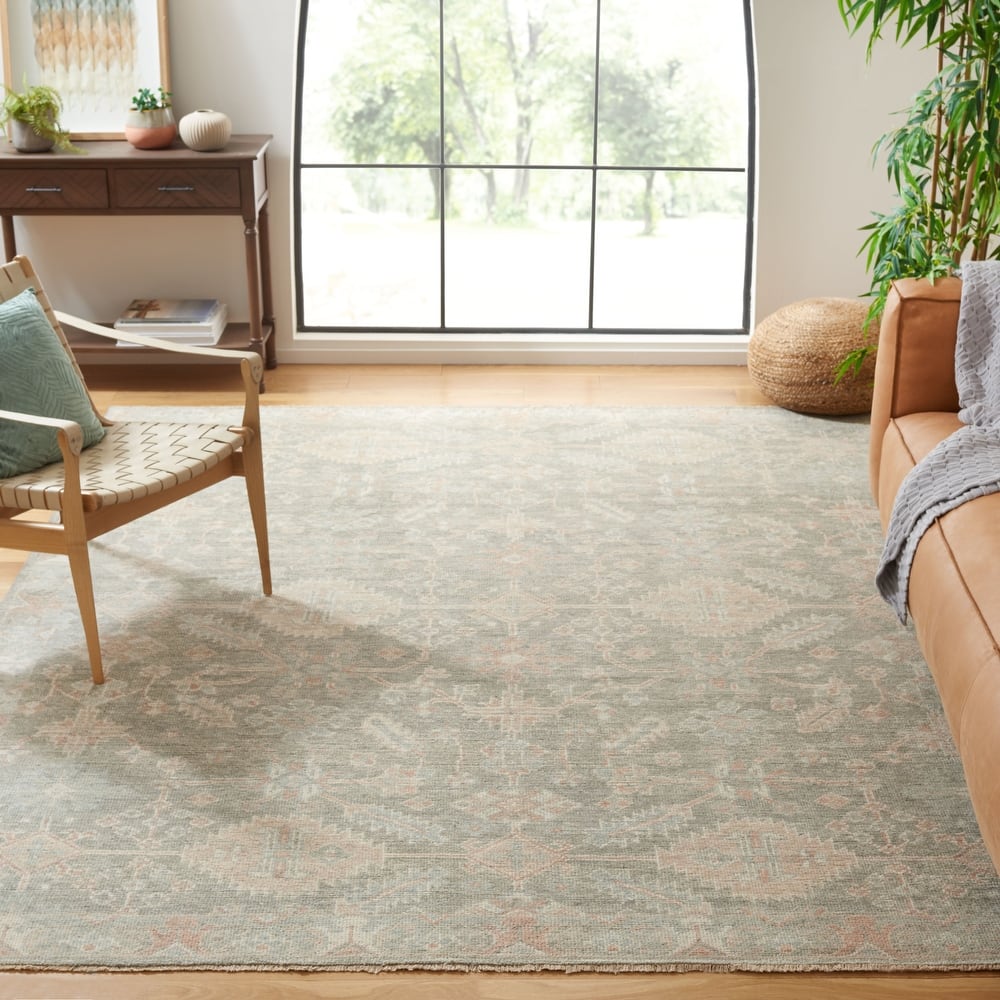 SAFAVIEH Couture Hand-Knotted Chiharu Petrea Traditional Wool Rug