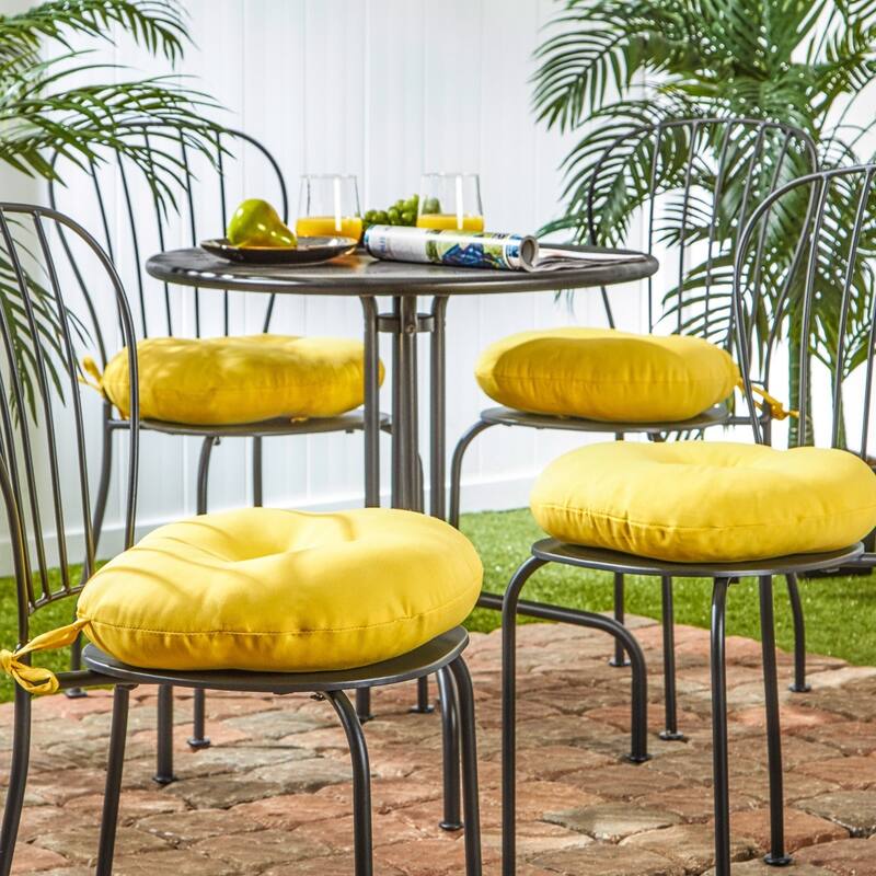 Sunbeam Yellow 15-inch Round Outdoor Bistro Chair Cushion (Set of 4)