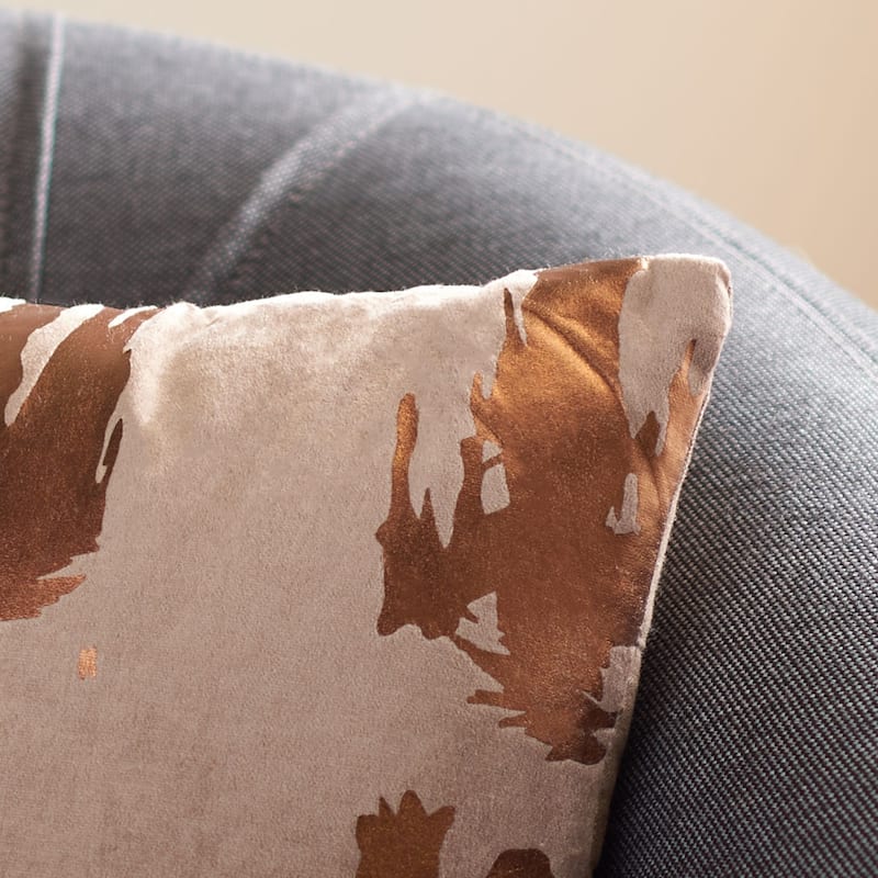 SAFAVIEH Hannia Decorative Throw Pillow