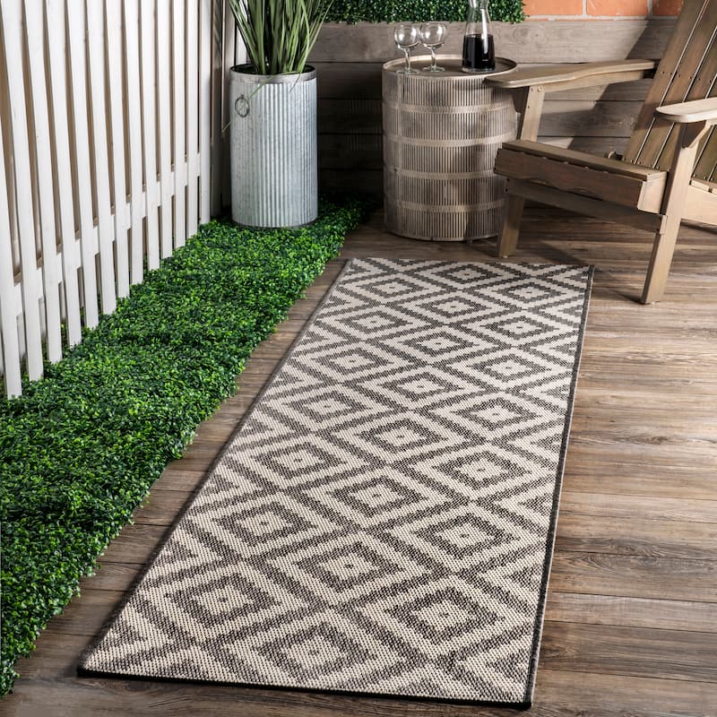 Nuloom Indoor/Outdoor Geometric Diamond Area Rug