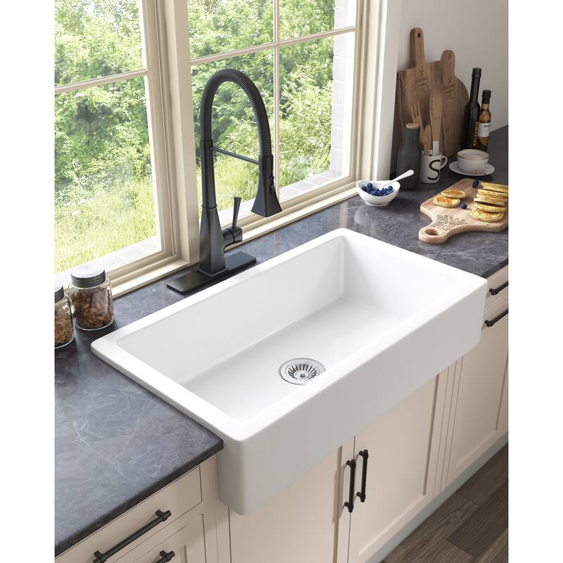 Kitchen Faucet with Pull Down Sprayer in Matte Black - 21.06 inch