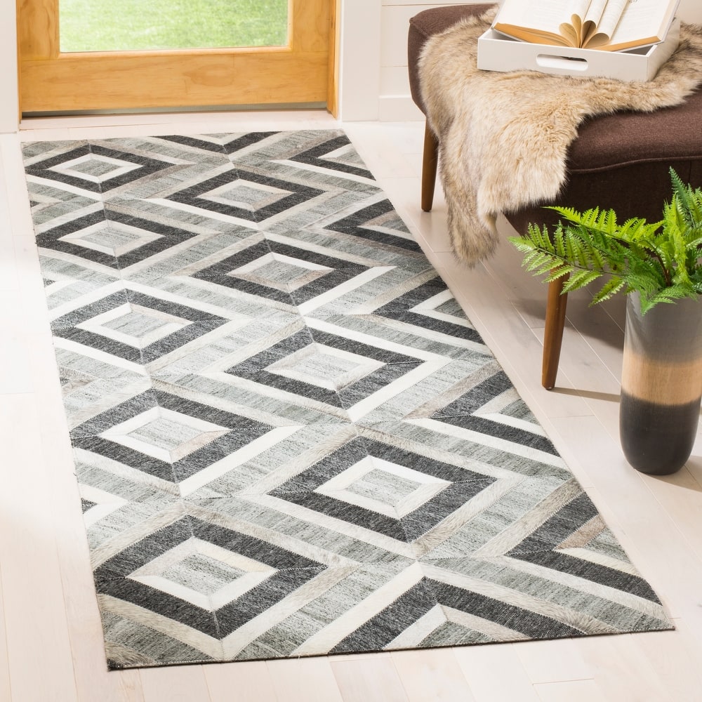 SAFAVIEH Handmade Studio Leather Alina Modern Leather Rug