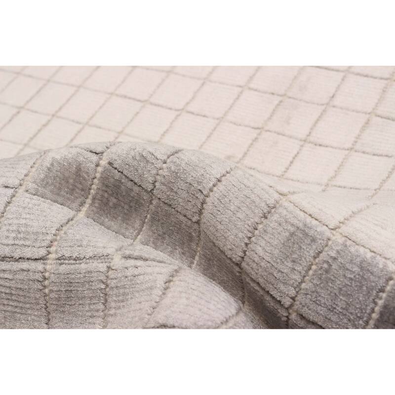 ECARPETGALLERY Hand Loomed Elysian Ivory Viscose Rug - 6'9 x 9'4