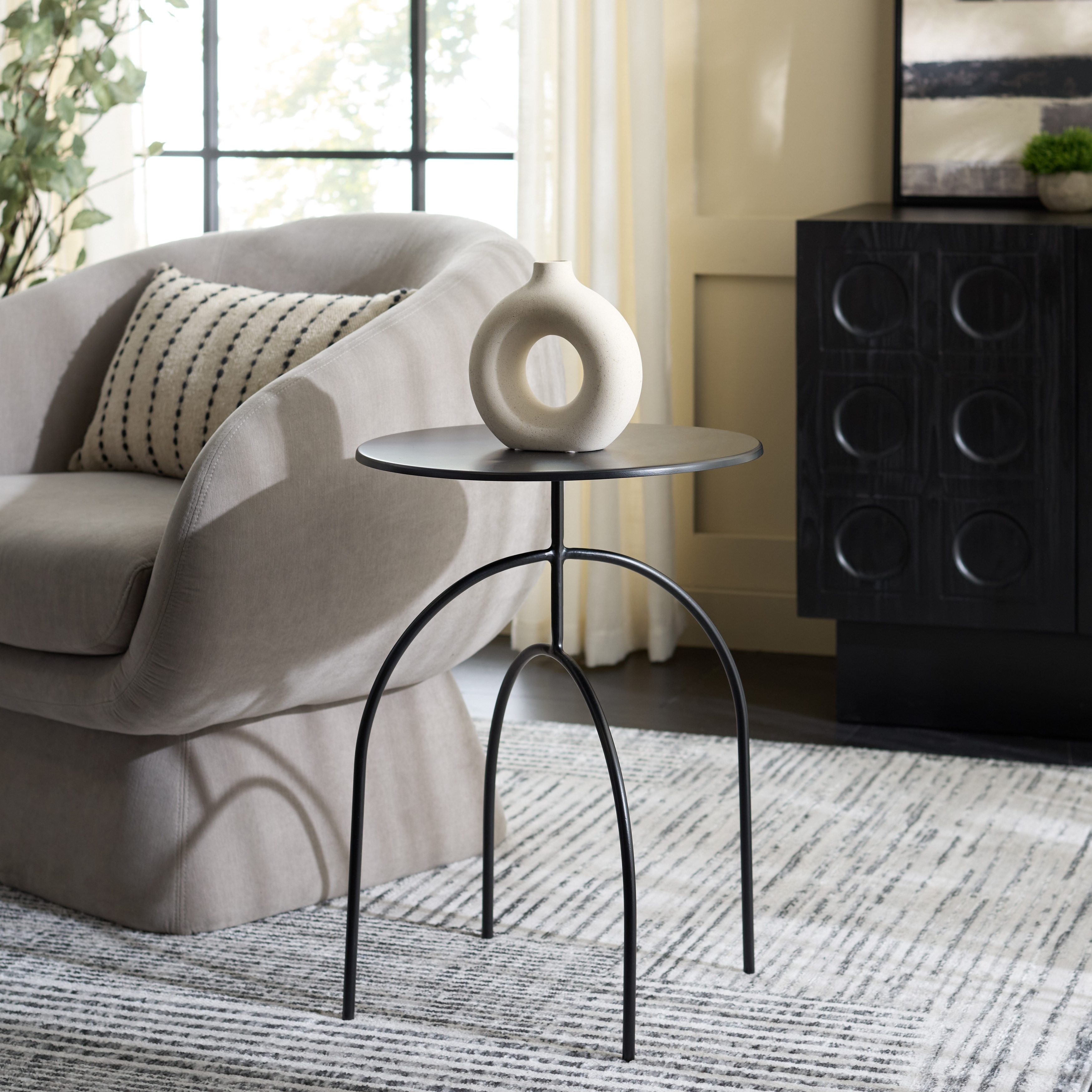 SAFAVIEH Saburo Industrial Iron Accent Table, Fully Assembled - 16"W x 18"D x 22"H