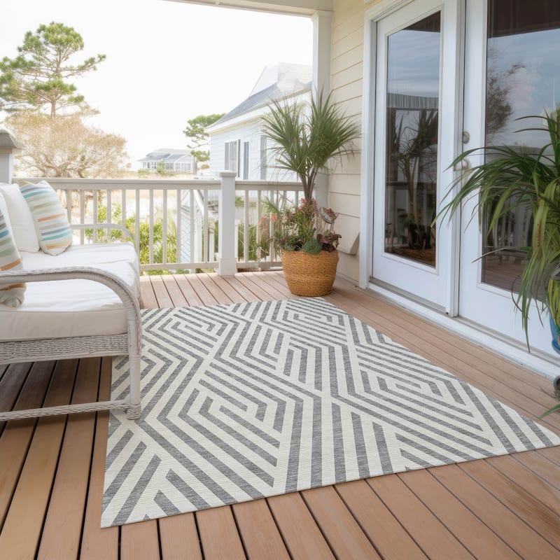 Machine Washable Indoor/ Outdoor Modern Diamonds Chantille Rug - 10' x 14' - Gray