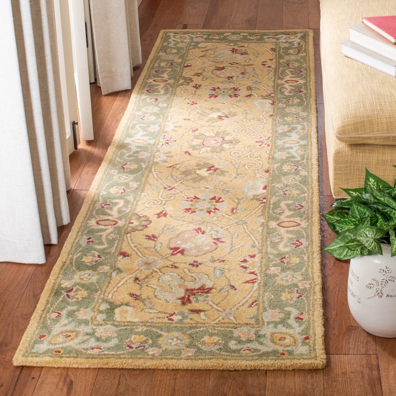 SAFAVIEH Handmade Antiquity Mazie Traditional Oriental Wool Rug - 2'3" x 12' Runner - Gold