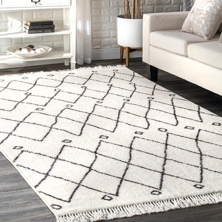Nuloom Ivory Contemporary Cabin Diamond Moroccan Tassel Area Rug