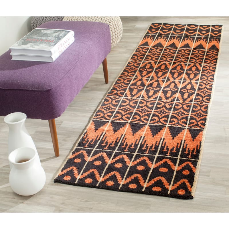 SAFAVIEH Hand-knotted Kenya Aqila Southwestern Tribal Wool Rug - 2'3" x 8' Runner - Orange/Black