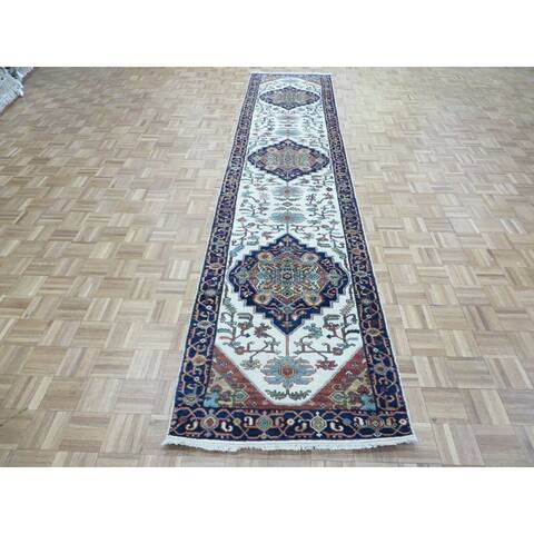 Hand Knotted Ivory Sarabi-Serapi with Wool Oriental Rug (3'1" x 14'3") - 3'1" x 14'3"