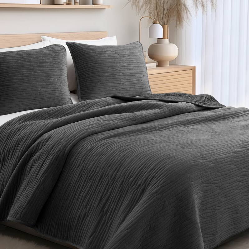 Wonderful Velvet 3 Piece Quilt Set