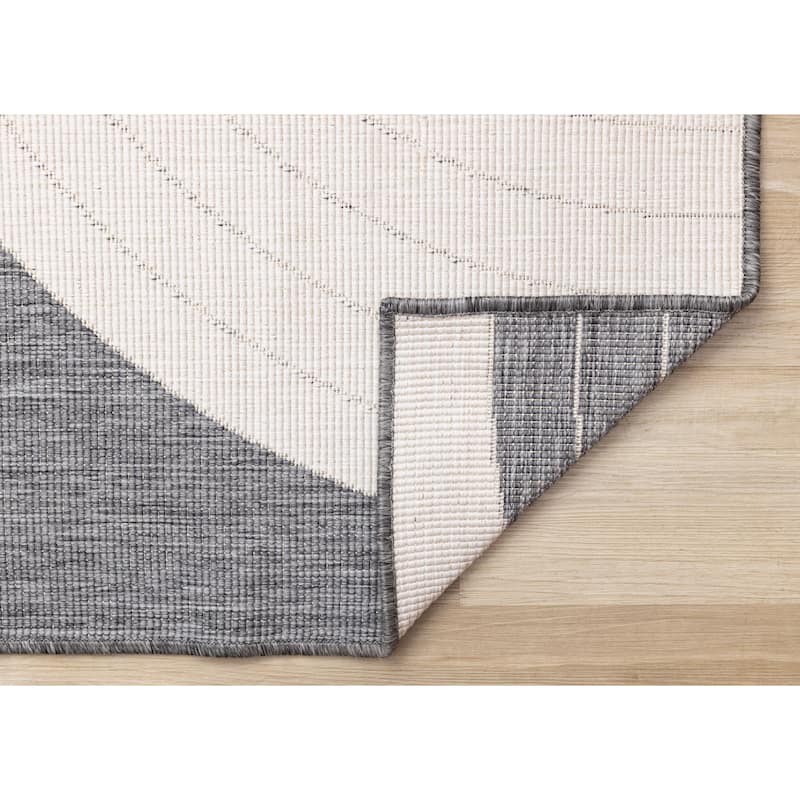 Grey White Double Arches Indoor/Outdoor Rug