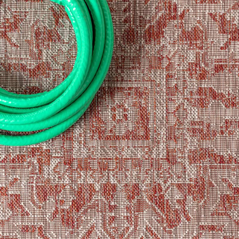 JONATHAN Y Charleston Medallion Indoor/Outdoor Area Rug - 4 X 6 - Red/Taupe