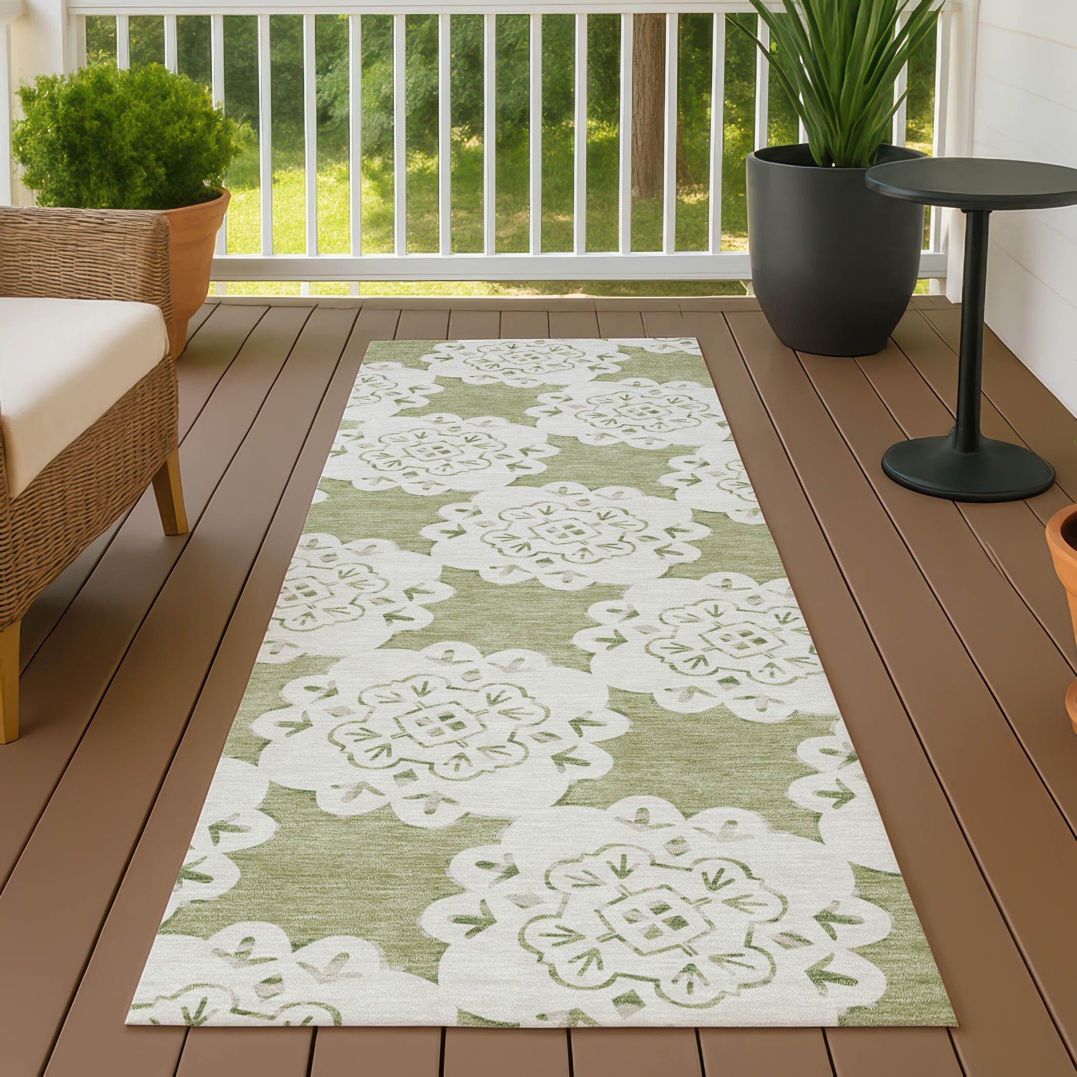 Machine Washable Indoor/ Outdoor Global Motif Chantille Rug