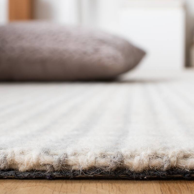 SAFAVIEH, Handmade Marbella Nahed Wool Rug