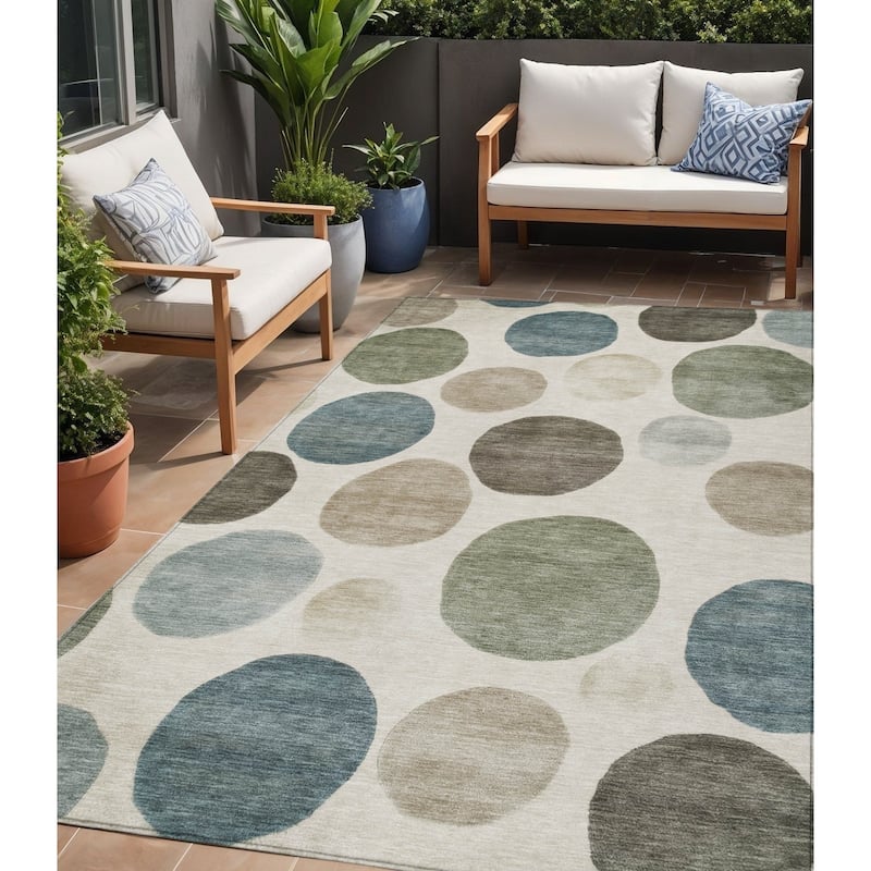 HomeRoots Geometric Transitional Rectangle Outdoor Rug - 5' X 8'