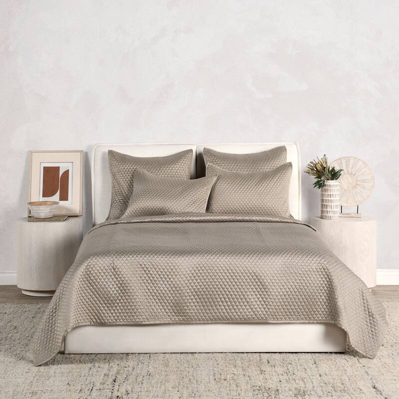 Winthrop 100% Sateen Quilt by Kosas Home - Natural - King