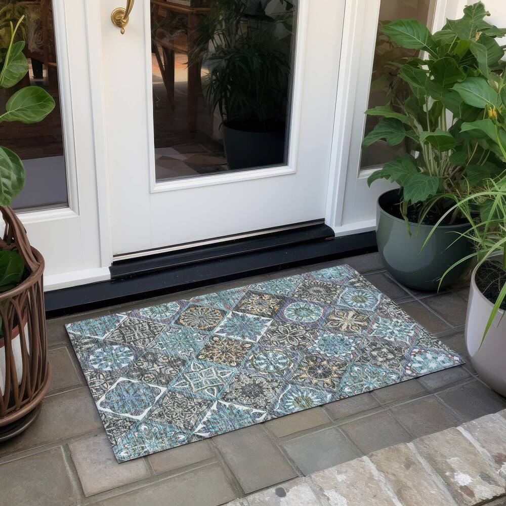 Machine Washable Indoor/ Outdoor Traditional Mosaic Chantille Rug