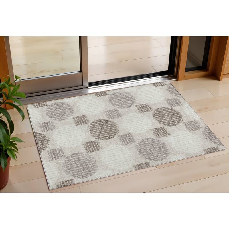 HomeRoots Geometric Transitional Rectangle Outdoor Rug - 3' x 5'