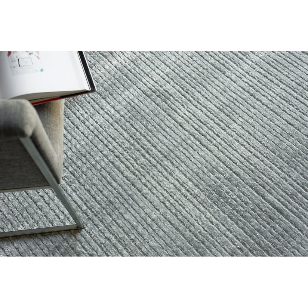 Exquisite Rugs Cabrini Modern Handmade Handloomed Silky Nylon Light Silver Area Rug