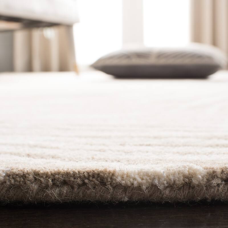 SAFAVIEH Handmade Alexia Beige New Zealand Wool Rug