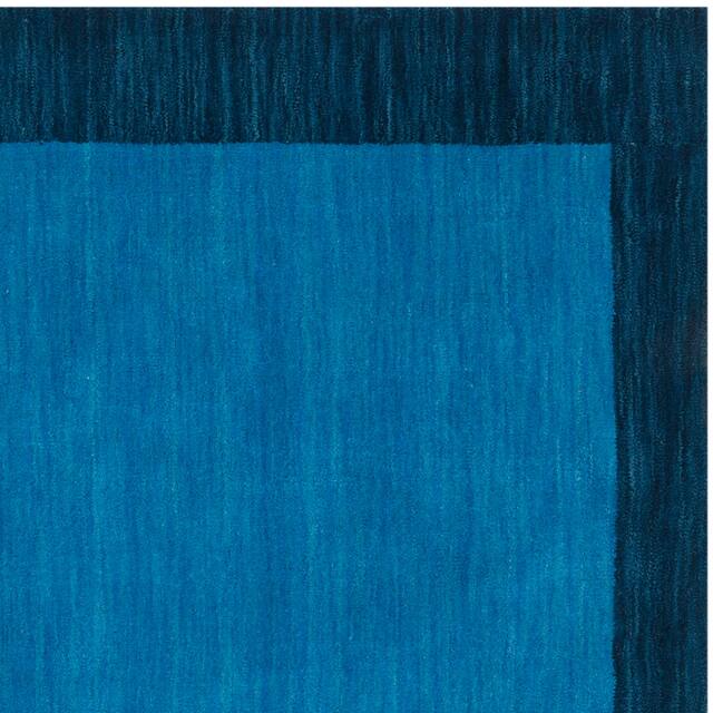 SAFAVIEH Handmade Himalaya Wool Gabbeh Rug