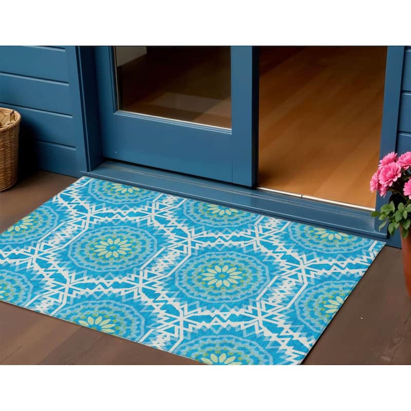 HomeRoots Floral Medallion Transitional Rectangle Outdoor Rug - 3' x 5'