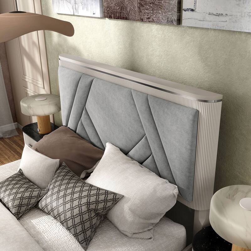 Furniture of America Leander Modern Light Grey Fluted Solid Wood Bed