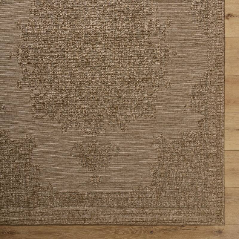 Livabliss Sandra Traditional Indoor/Outdoor Area Rug