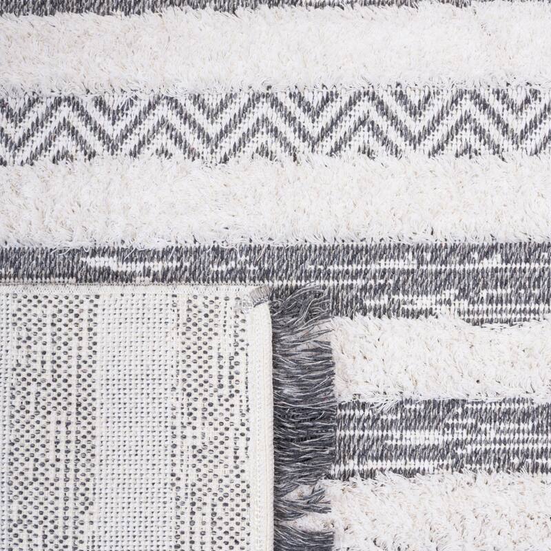 SAFAVIEH Augustine Zoulikha Stripe Fringe Rug